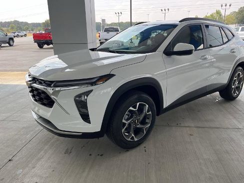 New 2025 Chevrolet Trax LT w/ Driver Confidence Package image 1