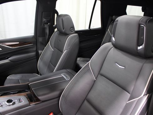 Certified 2024 Cadillac Escalade Premium Luxury w/ Performance Package AWD/4WD image 4
