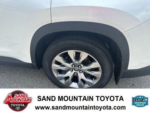 Used 2024 Toyota Grand Highlander FWD image 11