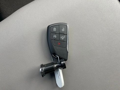 Used 2025 GMC Sierra 1500 SLT AWD/4WD image 46