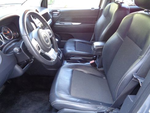 Used 2016 Jeep Compass Latitude image 10