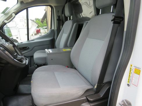 Used 2019 Ford Transit 250 130 Low Roof RWD image 8