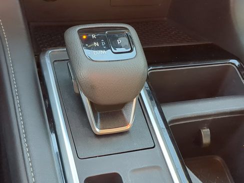 Used 2025 Nissan Pathfinder SV FWD image 25