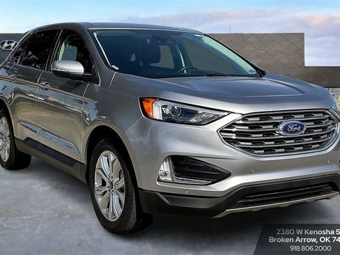 Used 2024 Ford Edge Titanium image 2