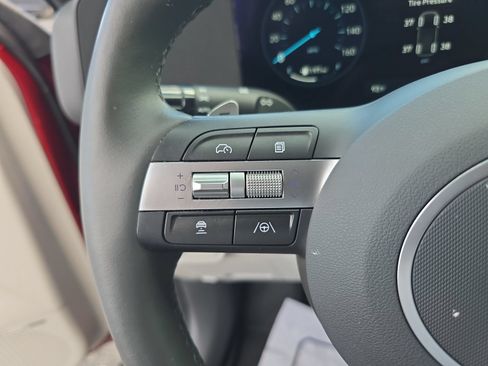 Used 2024 Hyundai Kona Limited FWD image 23