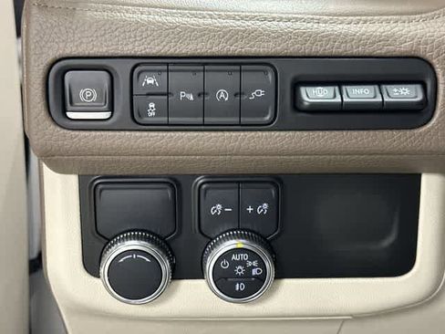 Used 2021 GMC Yukon XL Denali w/ Denali Premium Package RWD image 19
