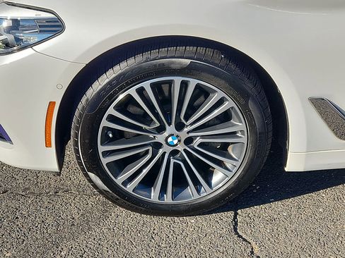 Used 2017 BMW 530i xDrive image 9