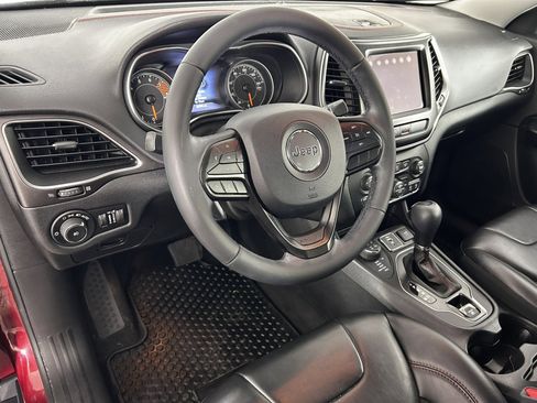 Used 2019 Jeep Cherokee Trailhawk w/ Cold Weather Group AWD/4WD image 14