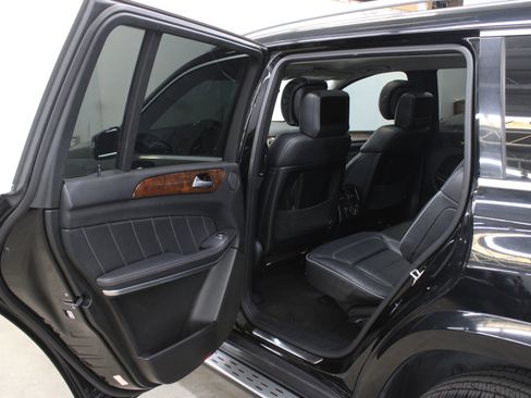 Used 2014 Mercedes-Benz GL 550 4MATIC image 30