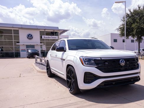 Used 2024 Volkswagen Atlas SE image 39