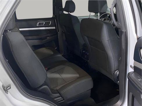 Used 2016 Ford Explorer XLT AWD/4WD image 30