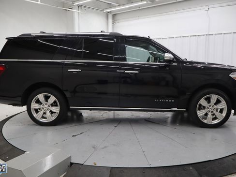 Used 2024 Ford Expedition Max Platinum AWD/4WD image 2
