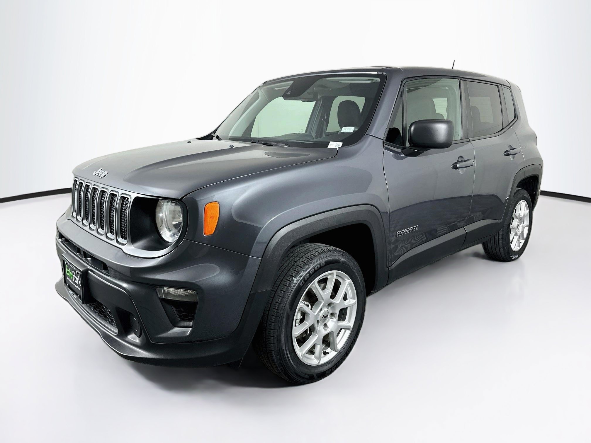 Used 2023 Jeep Renegade Latitude AWD/4WD image 3