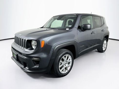 Used 2023 Jeep Renegade Latitude AWD/4WD image 3