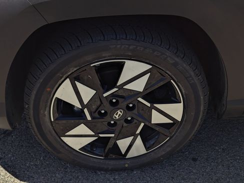 Used 2025 Hyundai Kona SEL FWD image 7