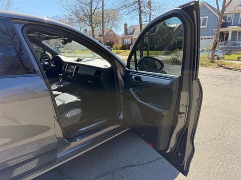 Used 2015 Porsche Macan Turbo image 14