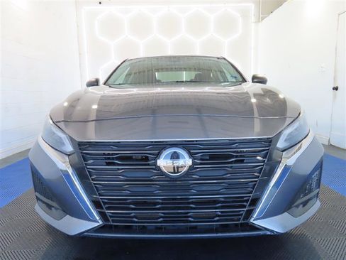 Used 2024 Nissan Altima 2.5 S FWD image 3