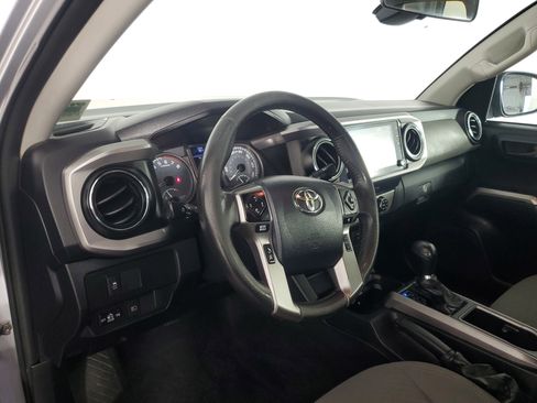 Used 2020 Toyota Tacoma SR5 RWD image 11