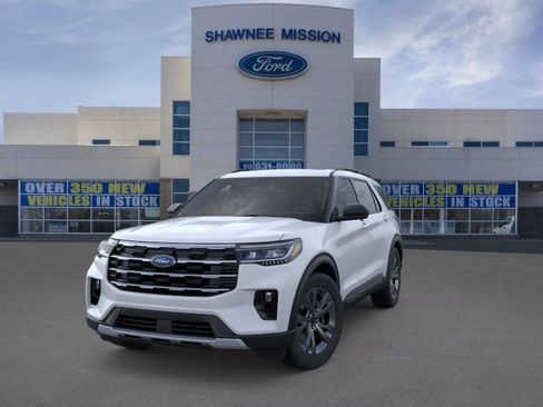 New 2026 Ford Explorer Active w/ Active Comfort Package AWD/4WD image 2