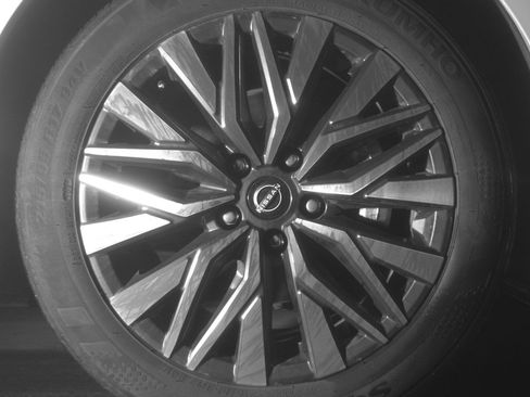 Used 2025 Nissan Altima 2.5 SV FWD image 13