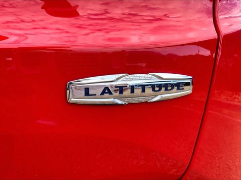 Used 2021 Jeep Renegade Latitude FWD image 9
