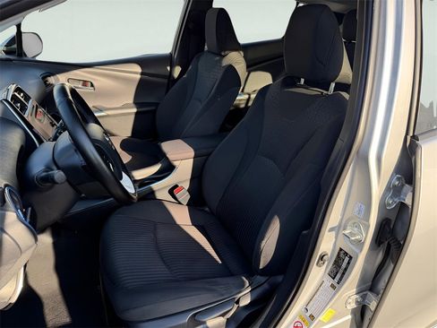 Used 2017 Toyota Prius Two image 18