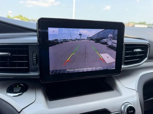 Used 2020 Ford Explorer XLT w/ Equipment Group 202A AWD/4WD image 24