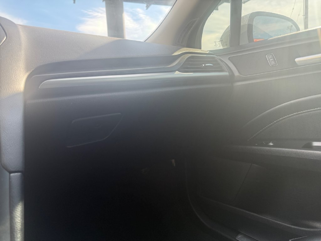 Used 2020 Ford Fusion Titanium AWD/4WD image 17