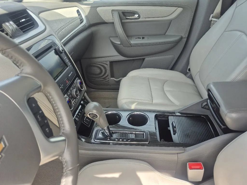 Used 2016 Chevrolet Traverse LT FWD image 15