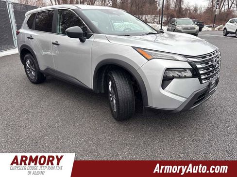 Used 2024 Nissan Rogue S image 3