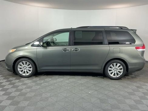 Used 2011 Toyota Sienna Limited w/ Premium Pkg image 5