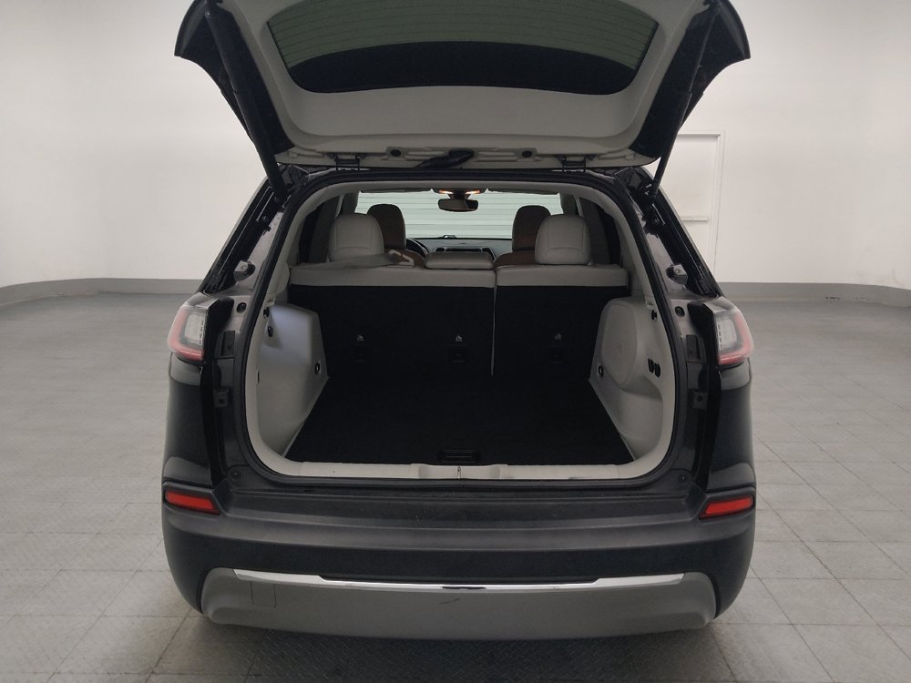 Used 2019 Jeep Cherokee Limited FWD image 29