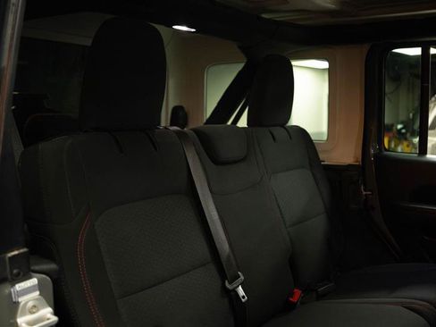 Used 2022 Jeep Wrangler Unlimited Rubicon AWD/4WD image 15
