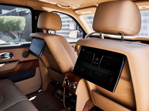 Used 2020 Rolls-Royce Cullinan AWD/4WD image 36