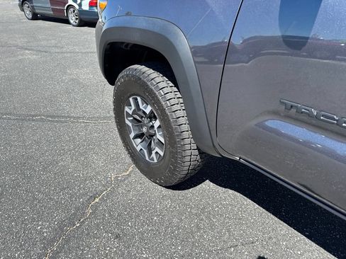 Certified 2023 Toyota Tacoma TRD Off-Road w/ Black Out Package (TMS) AWD/4WD image 10