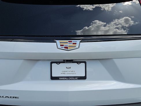 Certified 2024 Cadillac Escalade Sport w/ LPO, Floor Liner Package AWD/4WD image 5