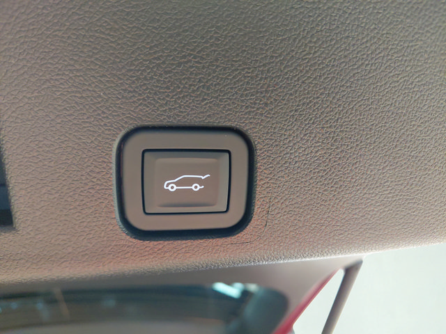 Used 2026 Chevrolet Traverse High Country w/ LPO, Floor Liner Package AWD/4WD image 18