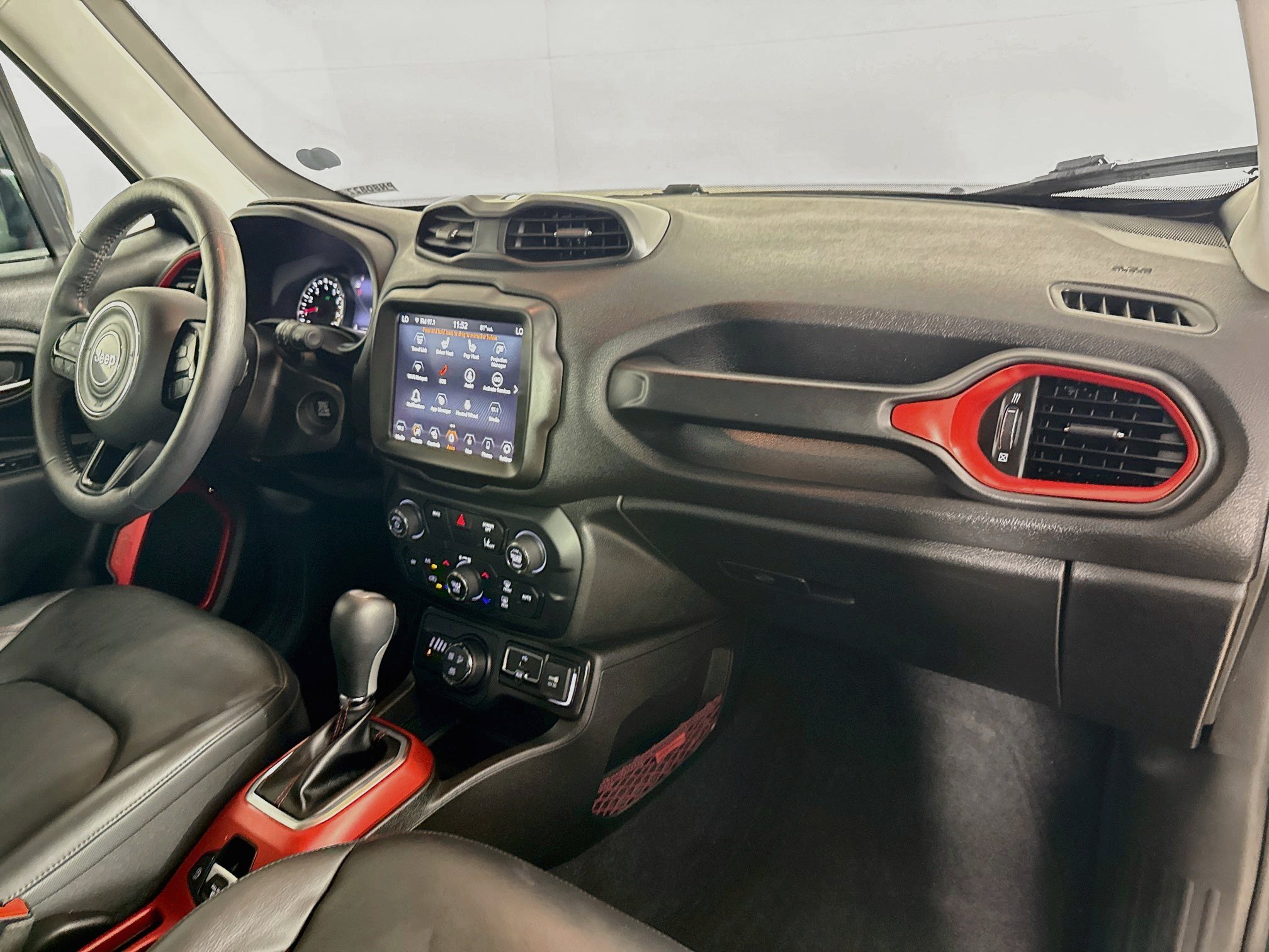 Used 2022 Jeep Renegade Trailhawk AWD/4WD image 36