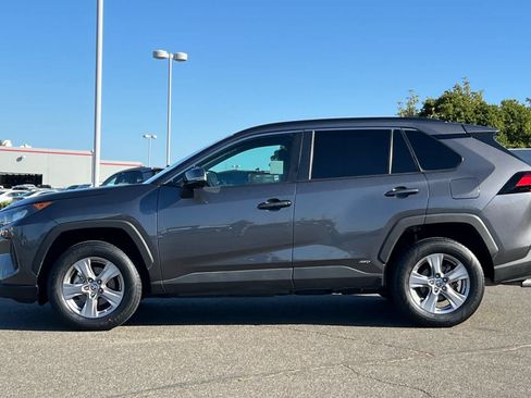 Used 2022 Toyota RAV4 LE AWD/4WD image 9