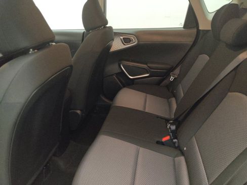 Used 2025 Kia Soul LX w/ LX Technology Package FWD image 18