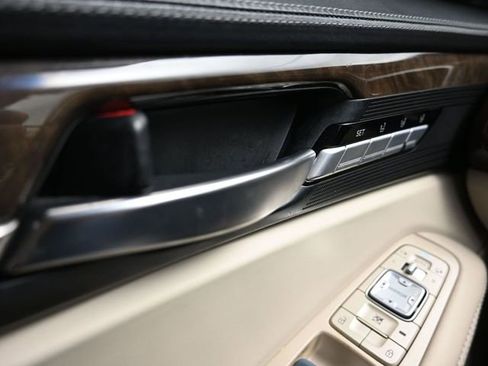 Used 2018 Genesis G90 3.3T Premium RWD image 31