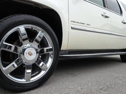 Used 2010 Cadillac Escalade ESV Luxury AWD/4WD image 6