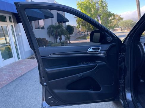 Used 2018 Jeep Grand Cherokee Limited RWD image 19