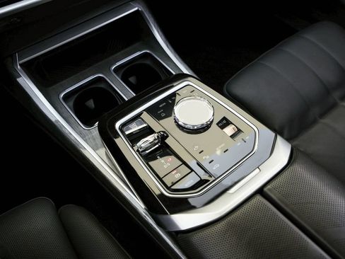 Used 2024 BMW 740i RWD image 8
