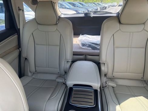 Used 2020 Acura MDX SH-AWD w/ Advance Package image 11