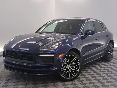 Certified 2023 Porsche Macan AWD/4WD image 1