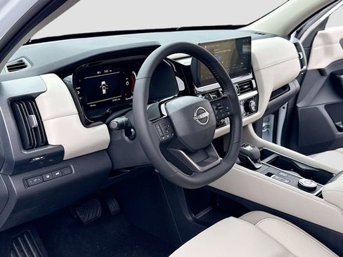 New 2026 Nissan Pathfinder SL image 4