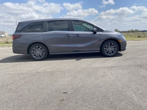 New 2026 Honda Odyssey Touring image 6