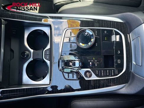 Used 2021 BMW X7 M50i w/ Dynamic Handling Package image 25