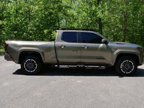 Used 2025 Toyota Tacoma TRD Sport w/ TRD Sport Premium Package image 33
